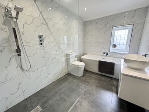 Family Bathoom- click for photo gallery